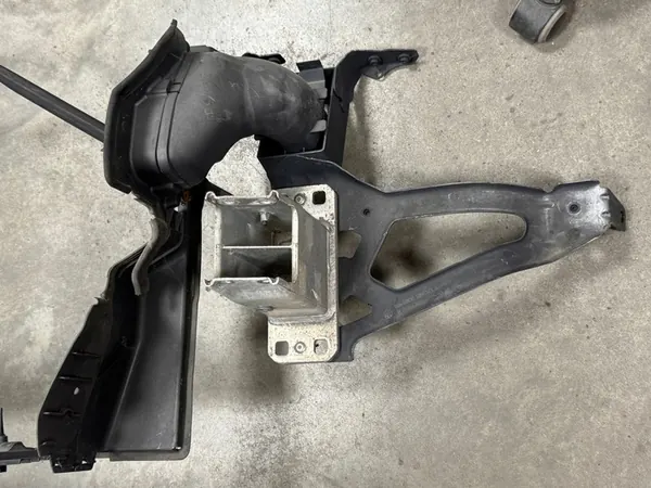 Viga de reforço frontal BMW E60 E61 M Package image 2