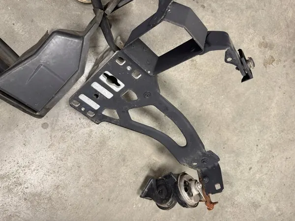 Viga de reforço frontal BMW E60 E61 M Package image 7