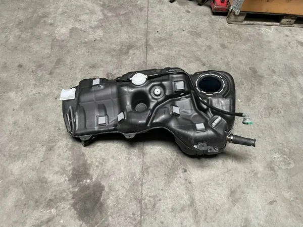 Brandstoftank Volvo XC40 Mild Hybrid OEM 32325097 image 2