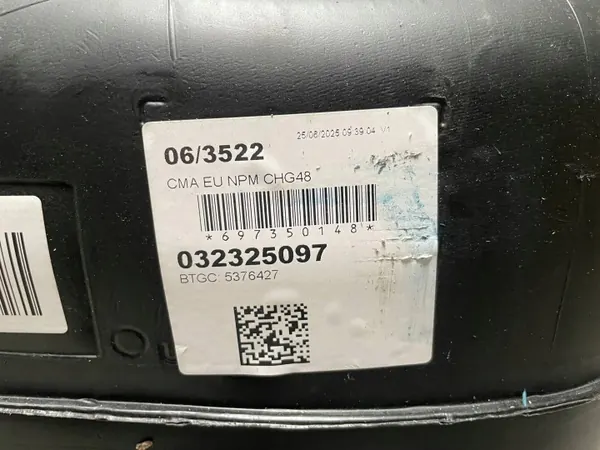 Brandstoftank Volvo XC40 Mild Hybrid OEM 32325097 image 4