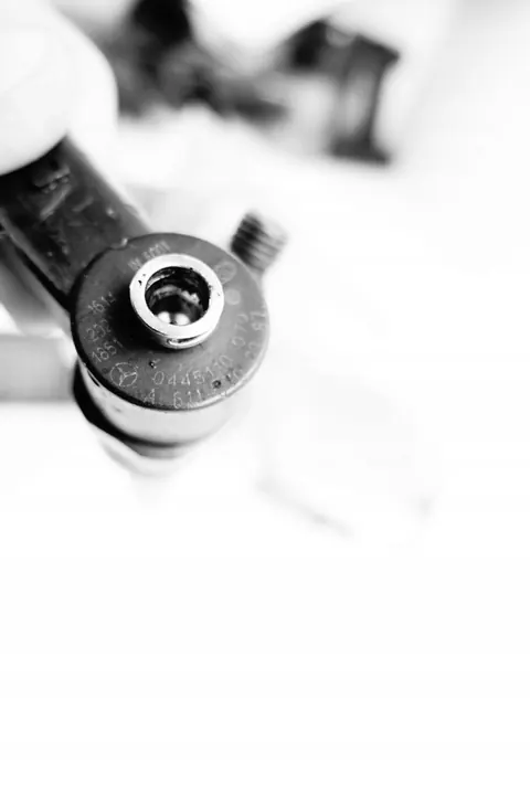 Bosch 0 986 435 055 Injektor image 8