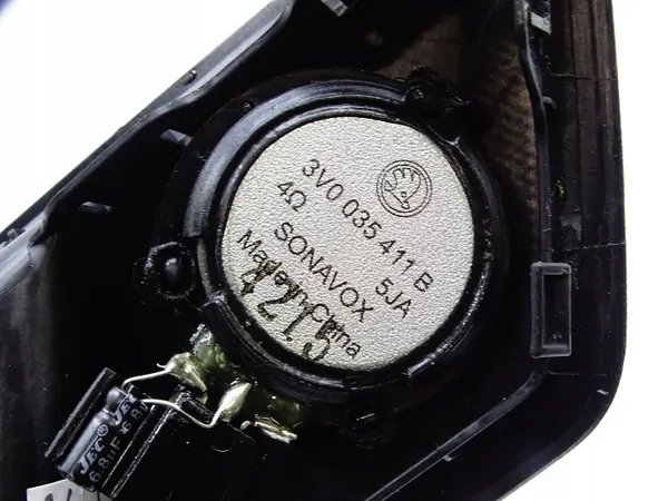 OEM 3V0837222 Framhöger Dörrhandtag - Skoda Superb III image 4