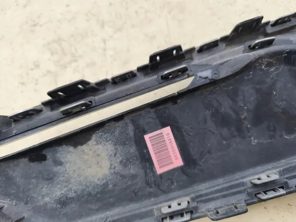 Kia Stonic etupuskurin ritilä OEM 86350-H8410 image 7