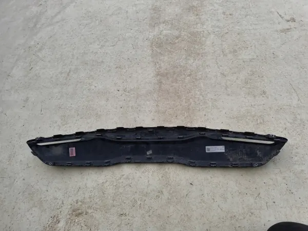 Kia Stonic etupuskurin ritilä OEM 86350-H8410 image 8