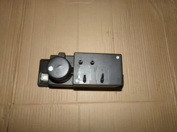 Keskitulppapumppu OEM 2108000048 Mercedes W210 image 2