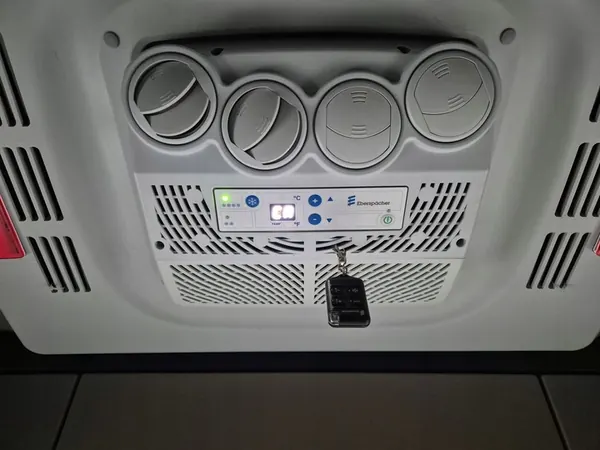 Climatisation de toit EBERSPACHER 24V Tracteur image 1
