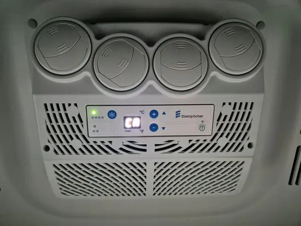 Climatisation de toit EBERSPACHER 24V Tracteur image 3