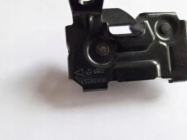 Fecho capô Mercedes OEM A1728800560 - Usado image 2