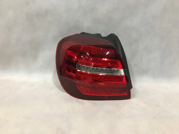 Luz trasera izquierda Mercedes GLA 156 image 2