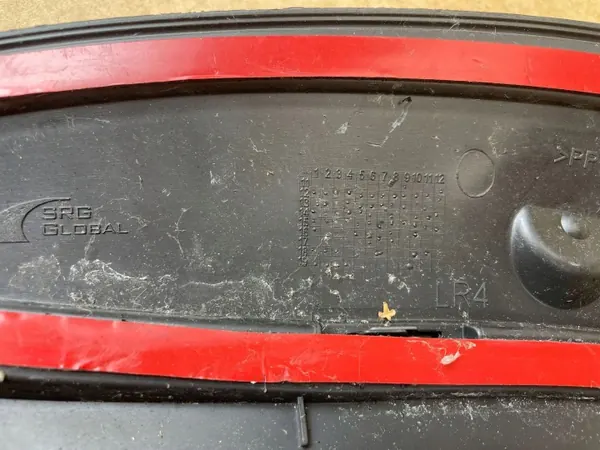 OEM 8K9853817A Pare-boue arrière gauche Audi A4 B8 image 6