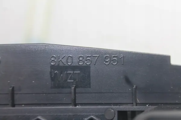 Audi A4 B8 Asbak OEM 8K0857951 - Gebruikte Staat image 4