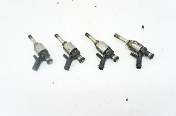 RN166+ VW Passat B8 2.0i Iniettori 06A906036G Set image 2