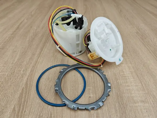 Bomba de combustible OEM 9468602 para BMW 530i G30 B48 image 2