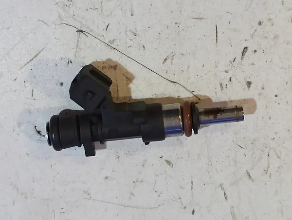 SAAB 9-5 (YS3G) Injektor 1.6L 2011 OEM 93186230 image 4