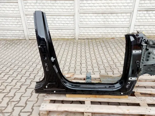 Volvo XC40 Bas de Caisse Droit OEM XC40 PRÓG PRAWY 717 image 2