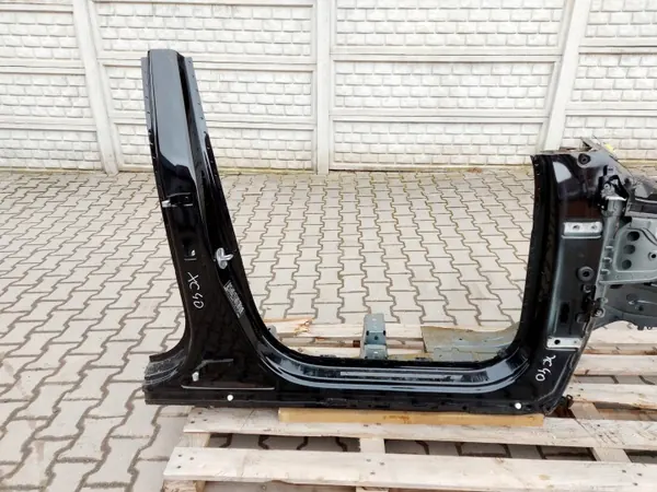 Volvo XC40 Bas de Caisse Droit OEM XC40 PRÓG PRAWY 717 image 3