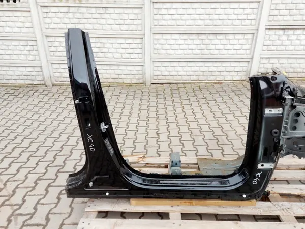 Volvo XC40 Bas de Caisse Droit OEM XC40 PRÓG PRAWY 717 image 4