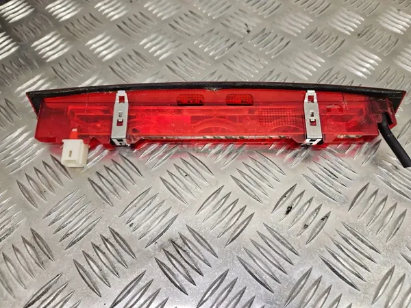 OEM 8200073239 Derde remlicht achter voor Renault image 6