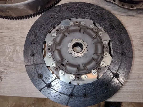 Kaksimassainen vauhtipyörä Opel Astra Zafira Corsa Meriva 1.7 CDTI image 3