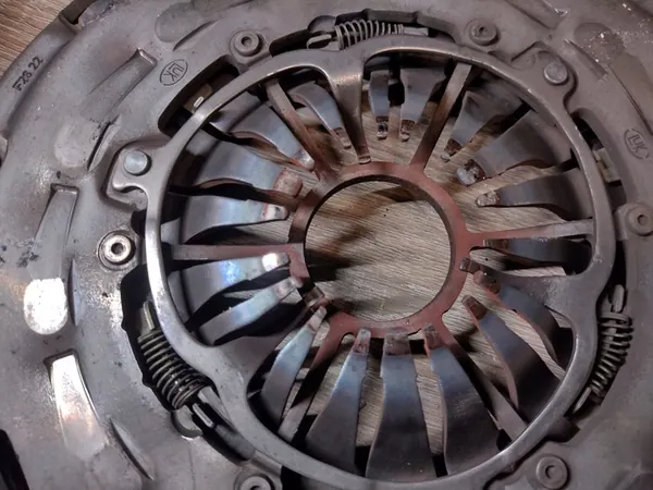 Kaksimassainen vauhtipyörä Opel Astra Zafira Corsa Meriva 1.7 CDTI image 7