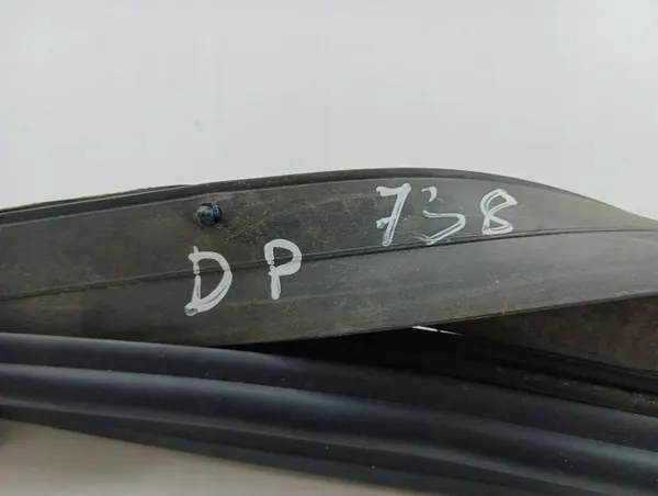 Saab 9-7X 2006 voorportier raamrubber OEM 15205931 image 6
