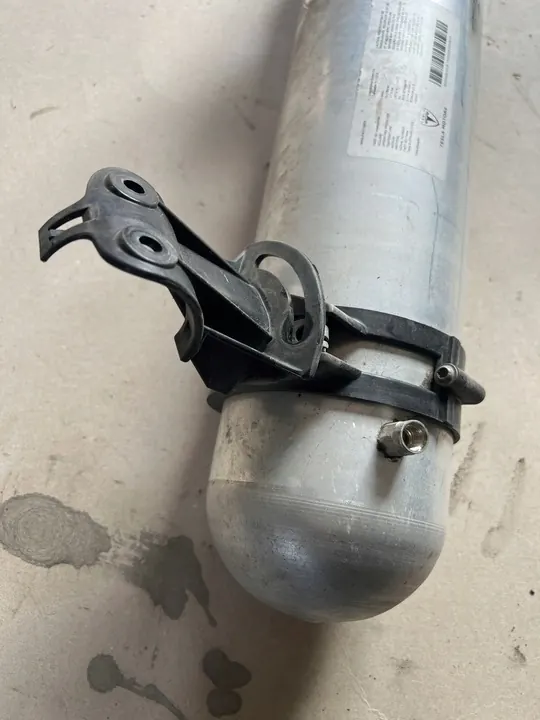 TESLA S Ilmajousitus Säiliö 6006408-00 image 2