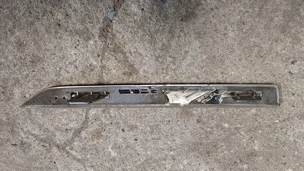 RENAULT MEGANE IV Rivestimento parafango anteriore sinistro 990431286R image 3