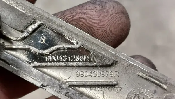 RENAULT MEGANE IV Rivestimento parafango anteriore sinistro 990431286R image 5