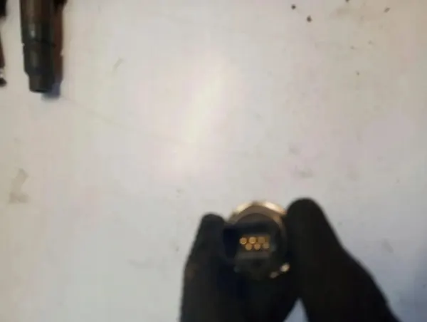 Rampe d'injection VOLVO XC60 2.4L Diesel 2004 image 3