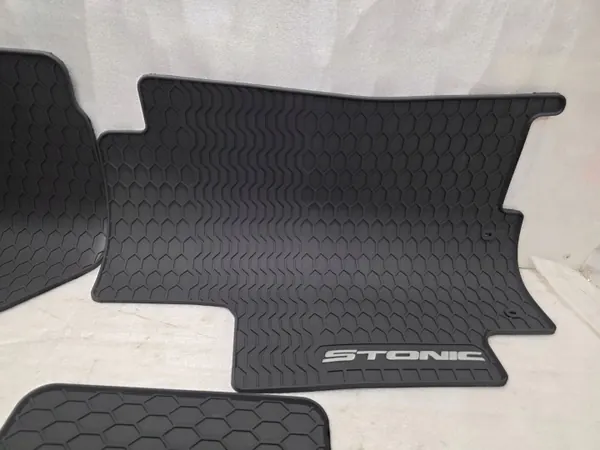 Tapis auto KIA Stonic OEM H8131ADE60GR Complet image 3