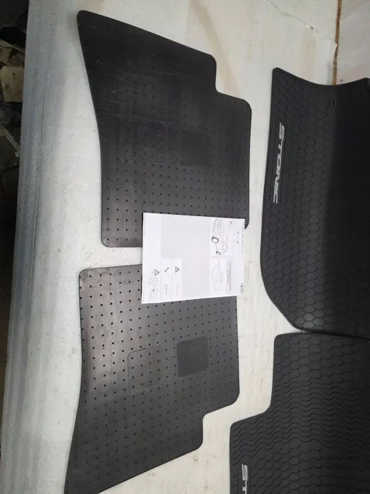 Tapis auto KIA Stonic OEM H8131ADE60GR Complet image 6