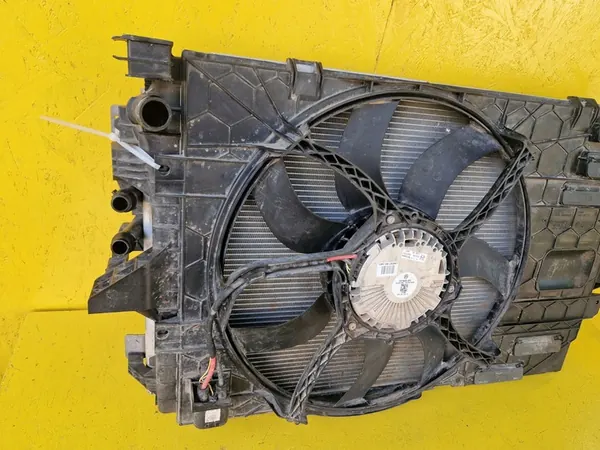 VW T5 LIFT T6 Intercooler Tuulettimen Koko 7E0121253C image 10