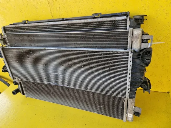VW T5 LIFT T6 Intercooler Tuulettimen Koko 7E0121253C image 3