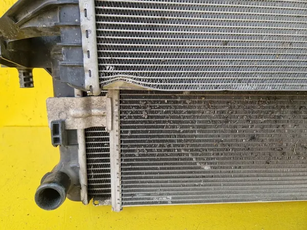 VW T5 LIFT T6 Intercooler Tuulettimen Koko 7E0121253C image 4