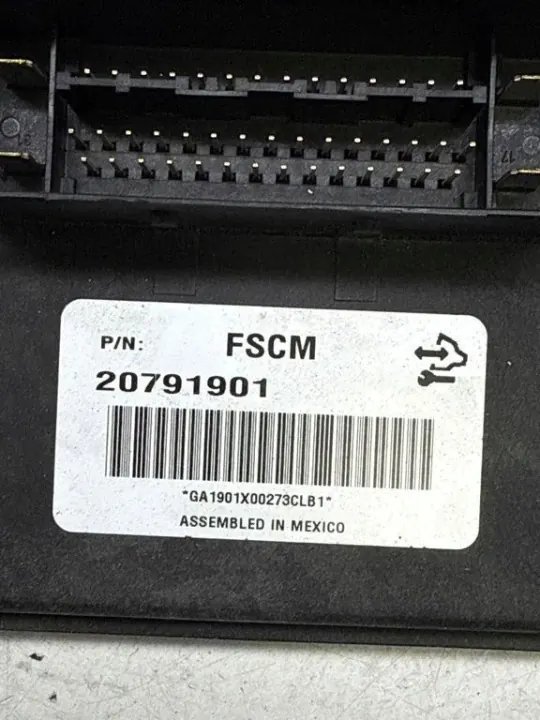 Module de contrôle de pompe à carburant Opel Insignia A 2013 OEM image 3