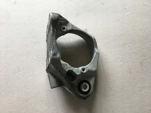 VOLVO V60 10-13 Support Half Shaft Manual OEM 31480220 image 1