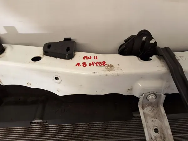 Frontlüfter OEM TOYOTAAURISIIPASPRZEDNICHŁODNICEKOLOR040 image 3