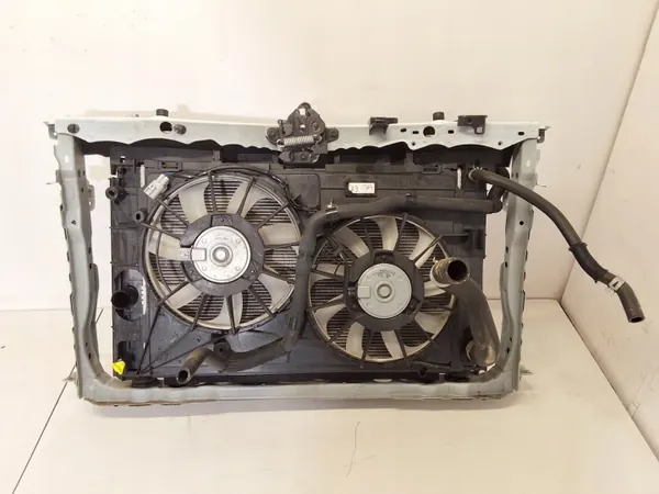 Frontlüfter OEM TOYOTAAURISIIPASPRZEDNICHŁODNICEKOLOR040 image 4