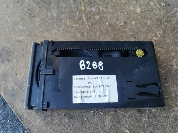 Audi A3 8L Getränkehalter OEM M3S1280005226 image 3