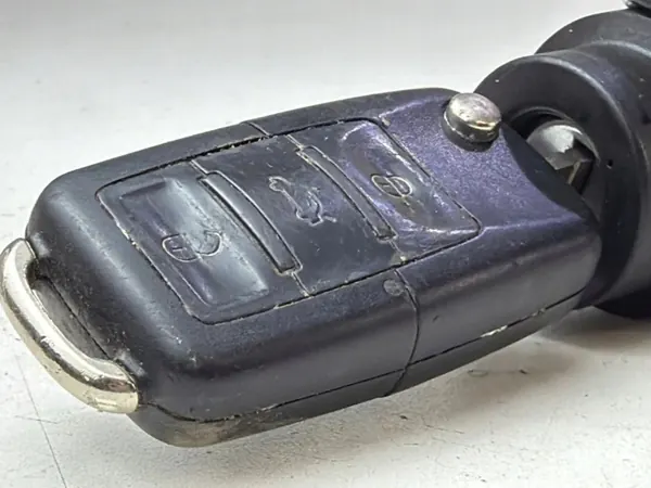 Interruptor de encendido OEM 1K0905865ALS con llave - Usado image 3