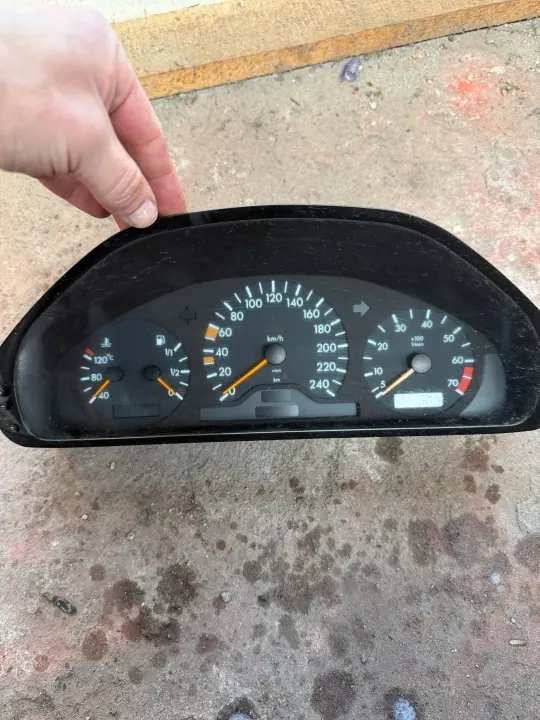 Tachometer Uhr OEM 2025409347 - Gebrauchter Mercedes-Benz image 2