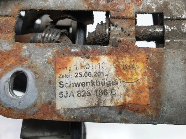 Skoda Rapid Framskärm Lås image 7