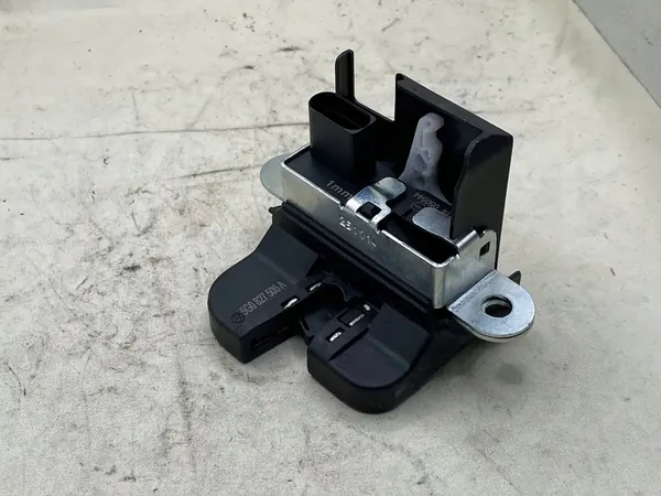 Bagagelås VW Golf VII Vänster 5G0827505A image 2