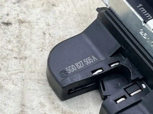 Bagagelås VW Golf VII Vänster 5G0827505A image 3