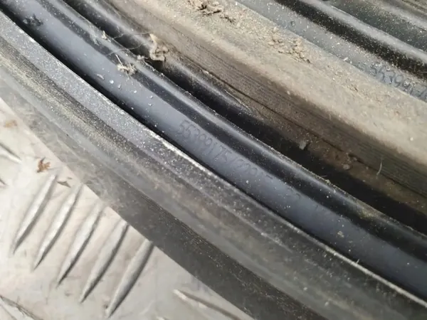 OEM 55399175AE Heckklappendichtung für Jeep Grand Cherokee image 3