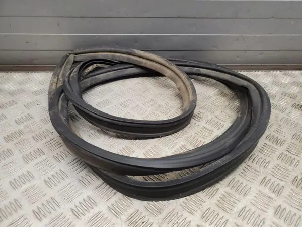 OEM 55399175AE Heckklappendichtung für Jeep Grand Cherokee image 4
