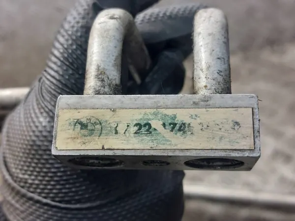 BMW Oliekoeler OEM 1740798 voor E39 525i 2.5L image 3