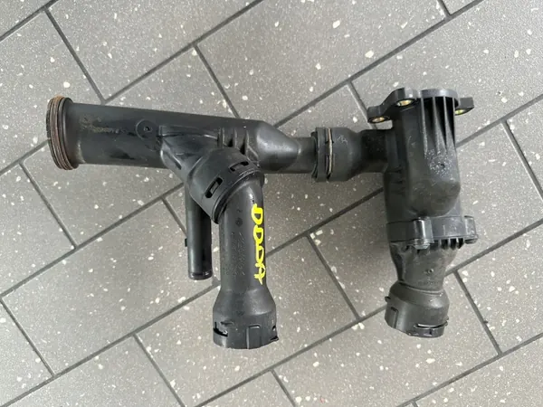 Termostathus OEM TERMOSTAT OBUDOWA för Audi A6 C7 image 2
