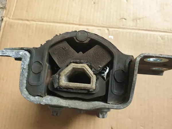 Engine Mount Bracket Fiat Punto Evo 1.2 1.4 2009 image 9