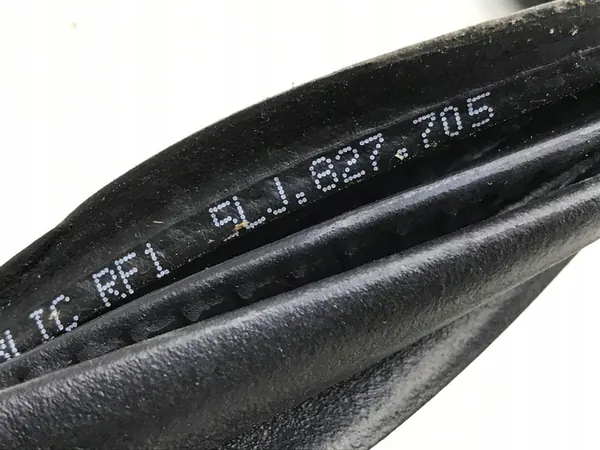 SKODA ELROQ 2024 2025 Guarnizione bagagliaio 5LJ827705 image 5